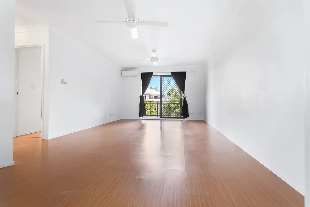 Clayfield 2 Bedroom Top-Floor Apartment with Oversized Balcony