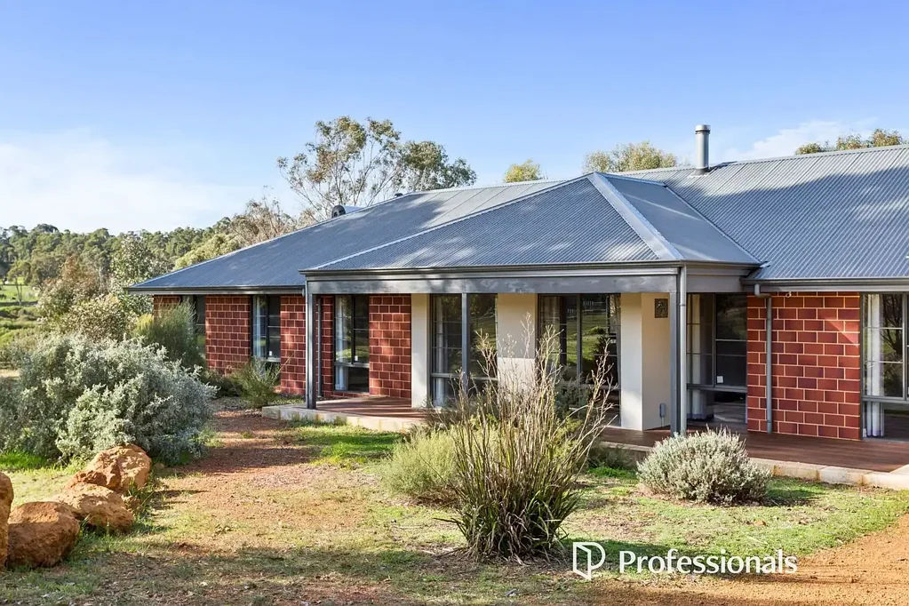 Chidlow 4 Bedroom Lifestyle Plus in Chidlow !!! Welcome to 940 Avonholme Circle, Chidlow WA 6556,