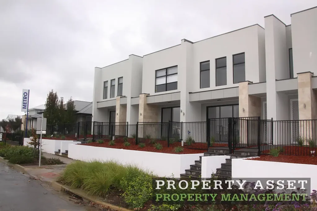 Three Bedroom Townhouse with Solar!