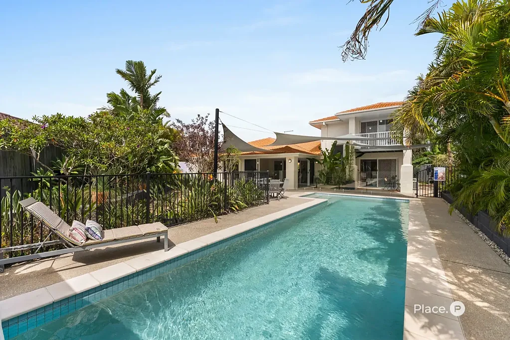 Carindale 4બેડરૂમ A Private Resort-Style Retreat Designed for Effortless Family Living