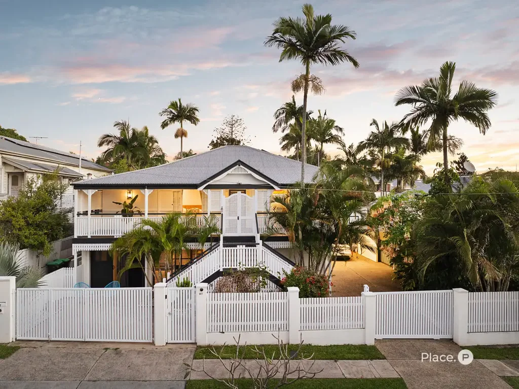 East Brisbane 5ห้องนอน Inner-City Queenslander Charm and a Family Lifestyle to Treasure
