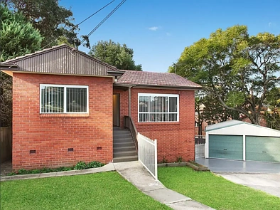 Ryde 5Habitaciones Solid brick family home with duplex potential (STCA) walk to Top Ryde Shopping Centre and located in the new LMR zoning area.