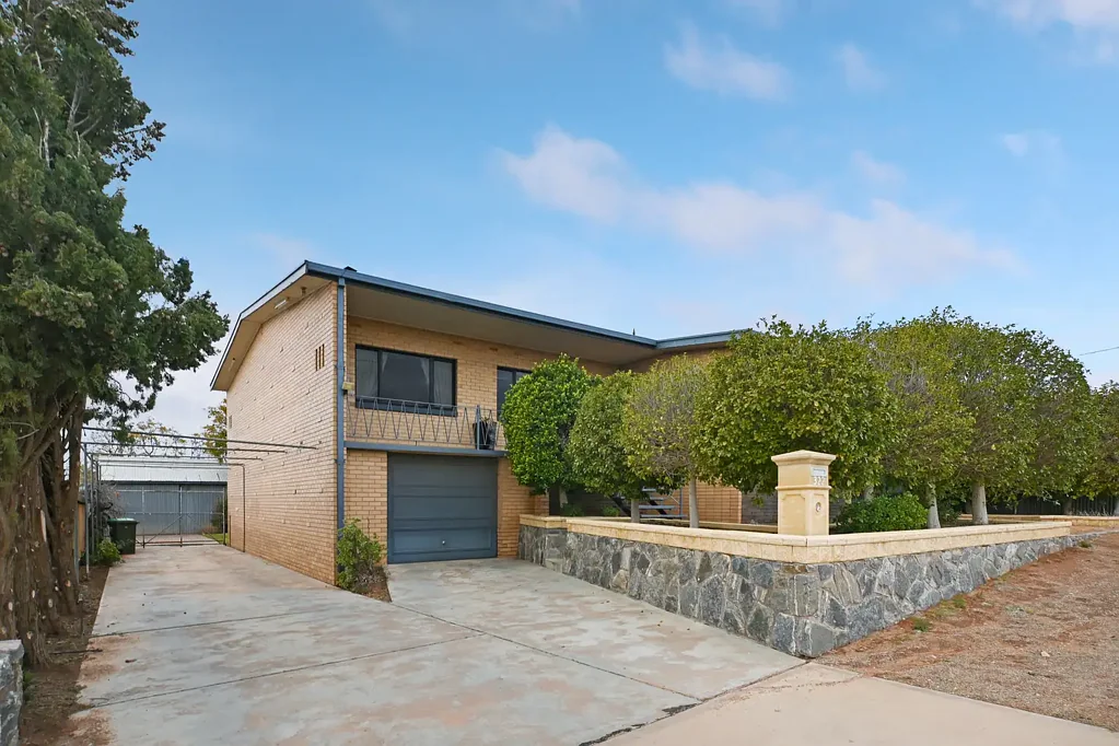 Broken Hill 4ਬੈੱਡਰੂਮ FAMILY HOME WITH VIEWS