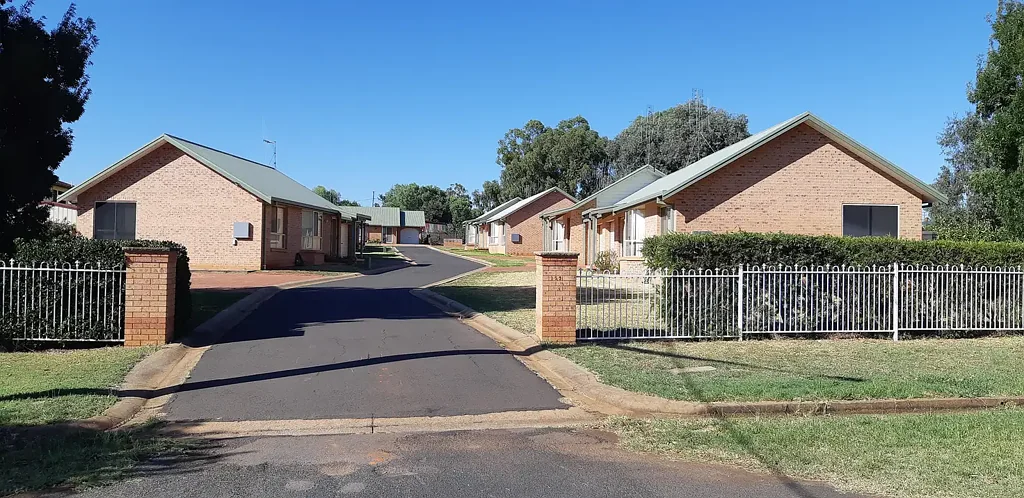 2BR MODERN BRICK VILLA WITH GARAGE