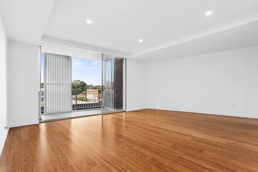 Bright & Modern Studio Apartment with Parking and Rooftop Access