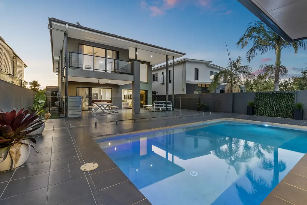 Helensvale 5房  WILL BE SOLD AT AUCTION IF NOT PRIOR - Owners have purchased elsewhere.