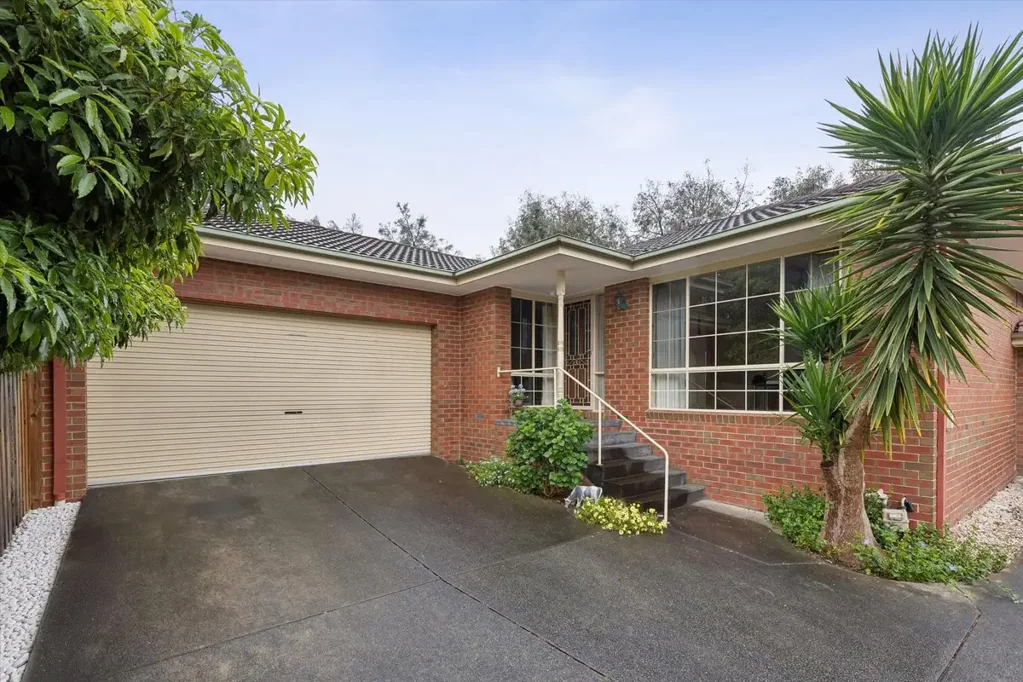 Bayswater North 3房 单层生活，尽享舒适与乐趣 PRICED TO SELL: Single-Level Ease With Lots To Enjoy