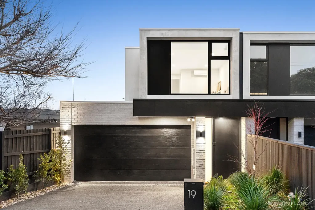 Bulleen 4બેડરૂમ The epitome of luxurious townhouse living.