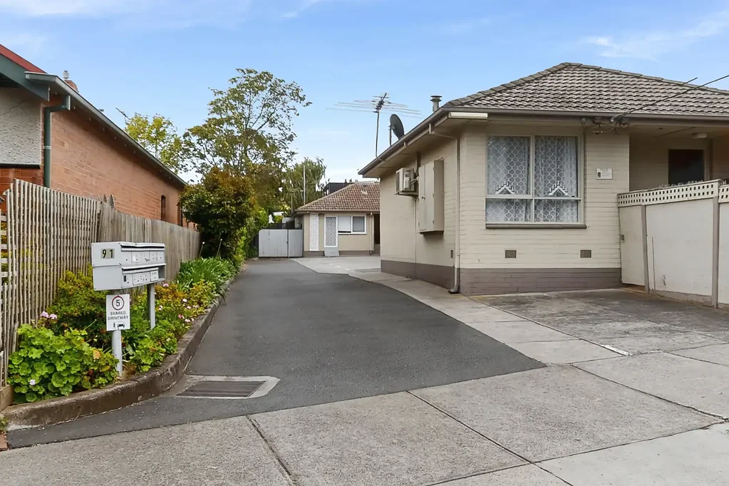 Essendon 1房 公园旁生活，尽享村庄便利 Parkside Living along with Village Convenience