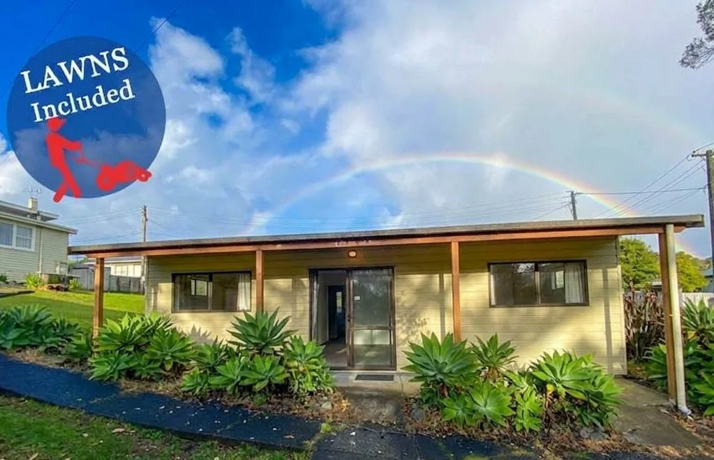 Easy Living in a Low-Maintenance, Single-Level...