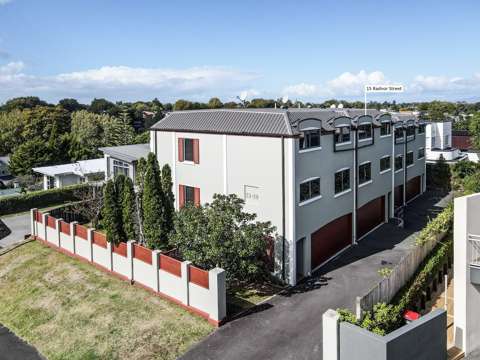 Hamilton Central 4房  Spacious & central - must sell