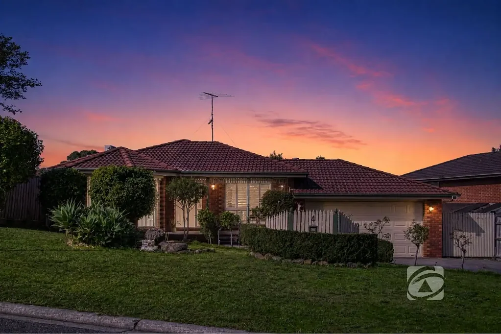 Pakenham 3ห้องนอน Character-Filled Living on a Spacious 745m² block!