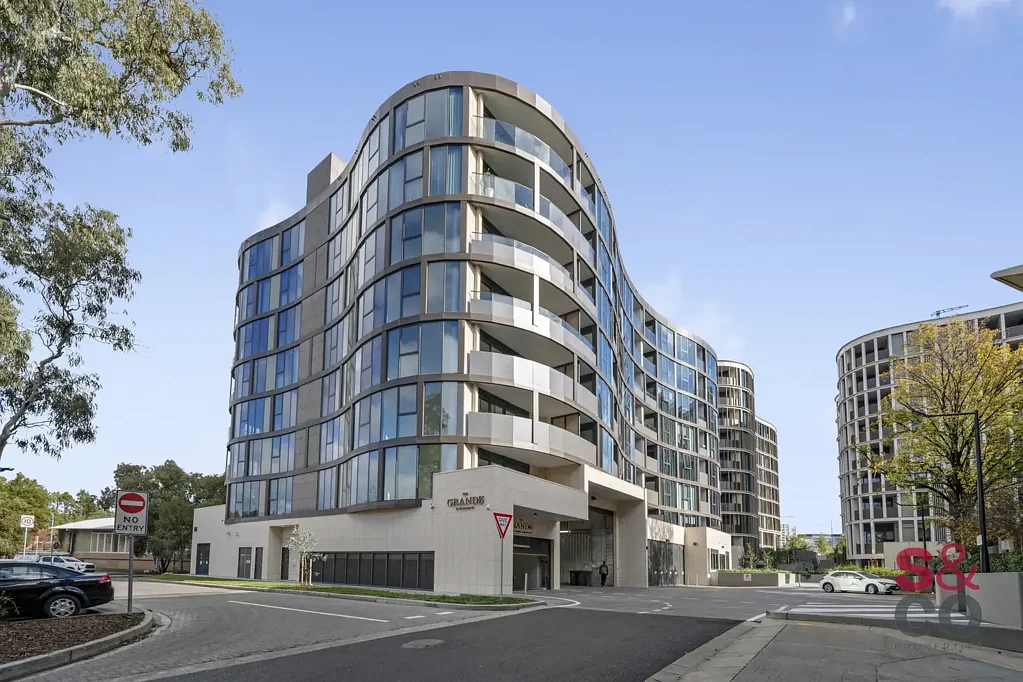 Brand-New Luxury Apartment in Canberra City