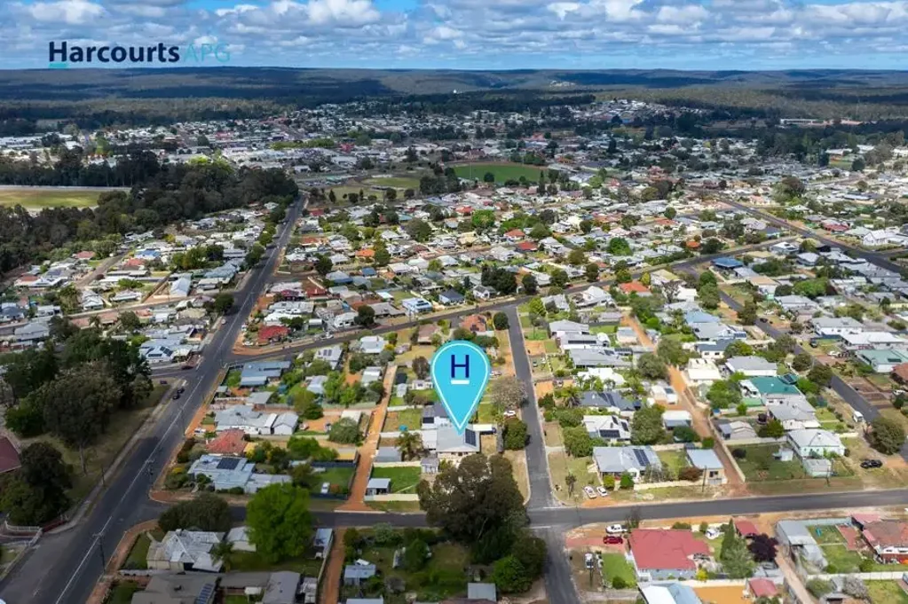 8 Swanstone Street, Collie, WA 6225
