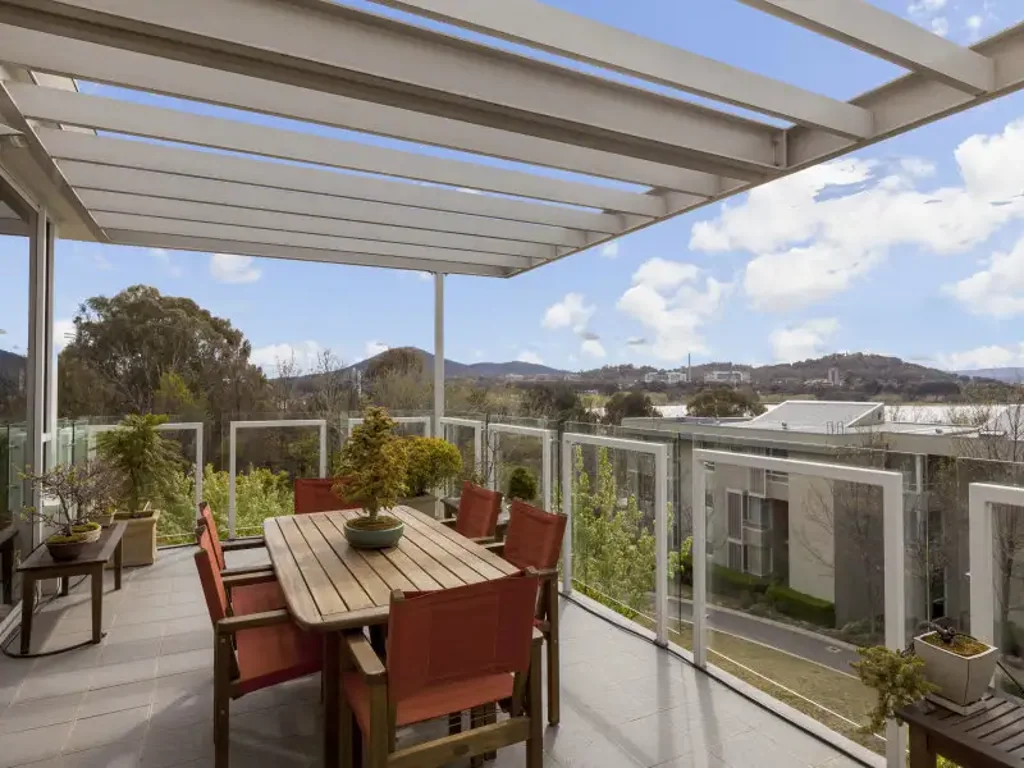 OPULENT EXECUTIVE RESIDENCE IN THE LANDMARK