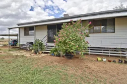 33 Lark Street, Longreach