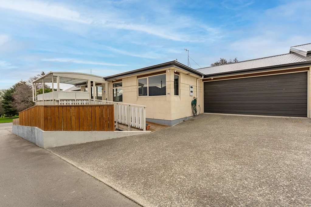 Kensington 2房  Easy-care living by the gardens