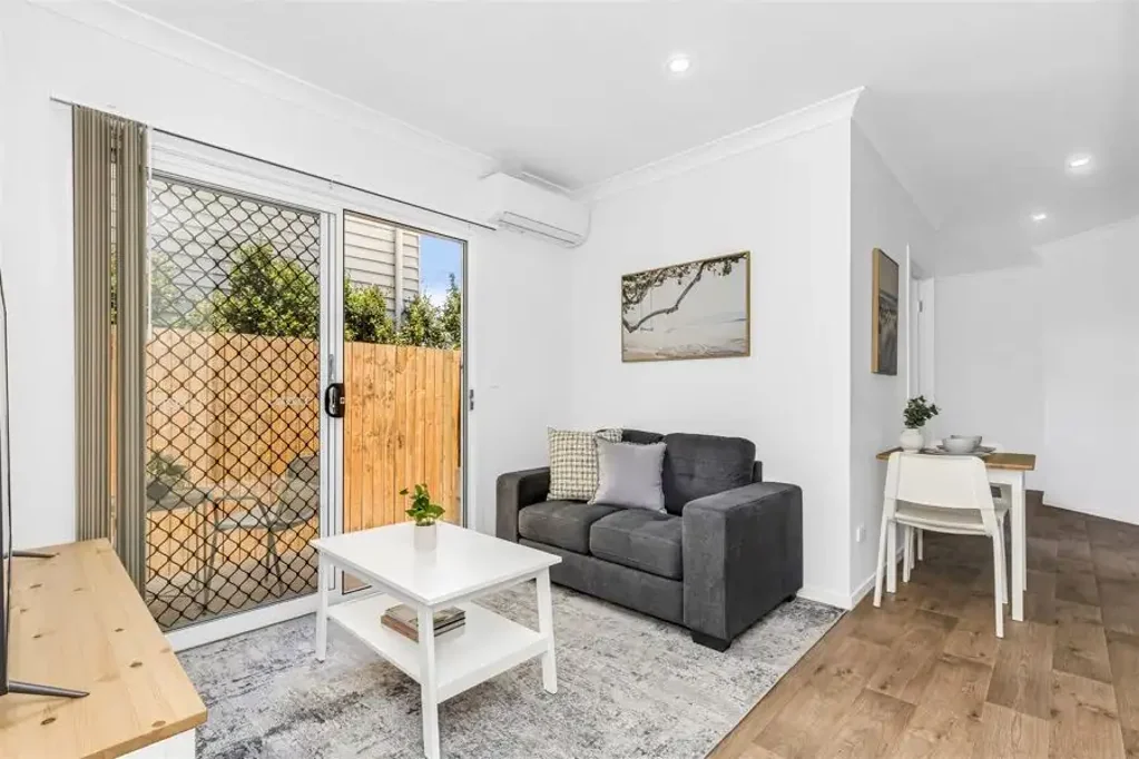 FANTASTIC, NEAR NEW EVERTON PARK STUDIO UNIT
