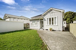 16 Riddlers Crescent, Petone