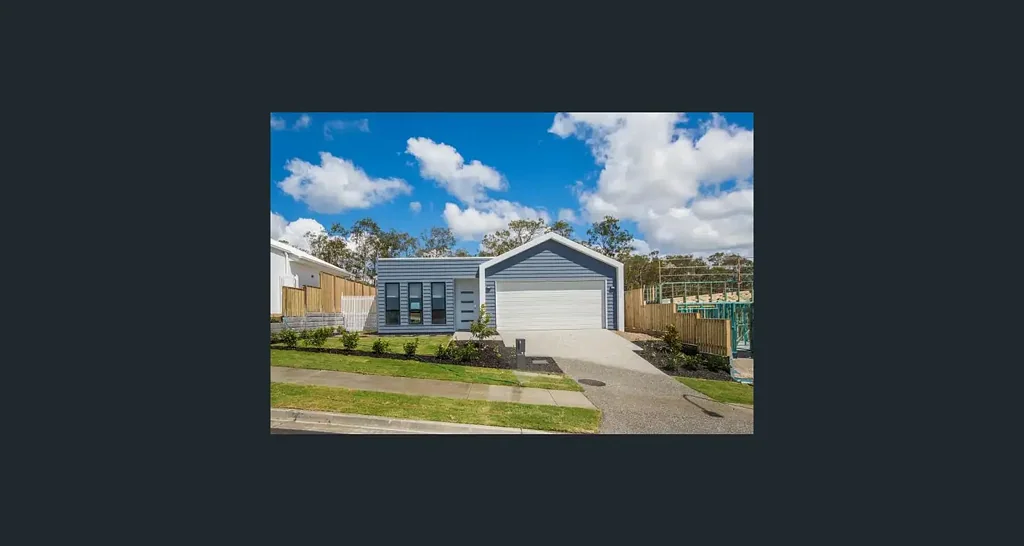 SPACIOUS 4 BEDROOM HOME IN THE HEIGHTS ESTATE!