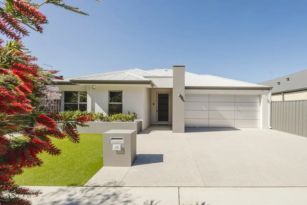 Yanchep 3બેડરૂમ Five-Star Living with Tranquil Golf Course Views