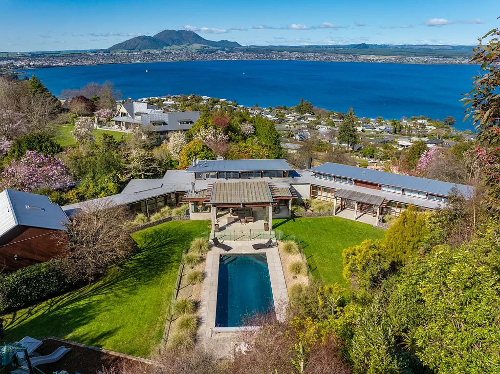 Acacia Bay 6房  Unsurpassed lodge-style residence