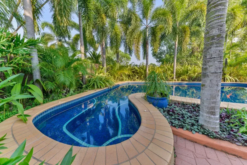 Spacious Family Home with Pool, Extra Office & Pet-Friendly Yard