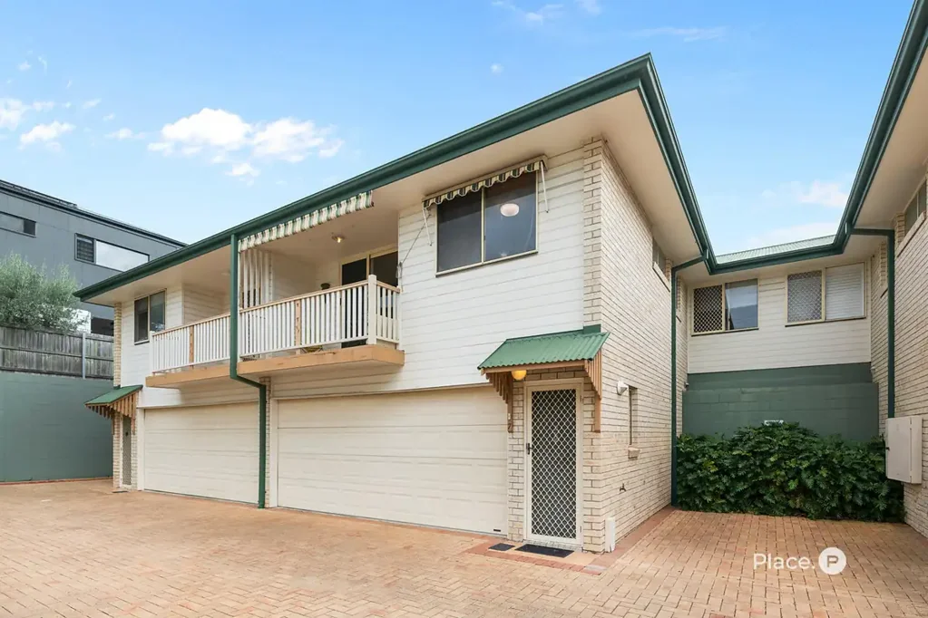 Tarragindi 2Kwarto Spacious, Low-Maintenance Living with Two Outdoor Retreats