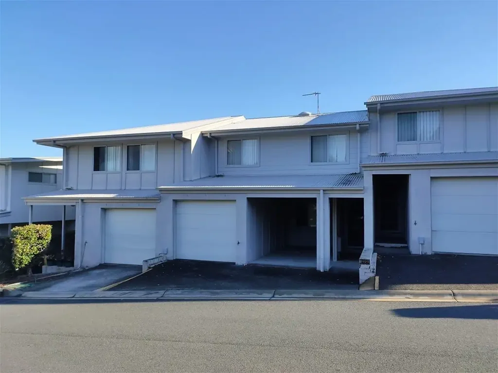30/2 Sangster Crescent, Pacific Pines, QLD 4211