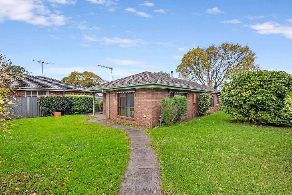 Walking Distance to Monbulk Main Street