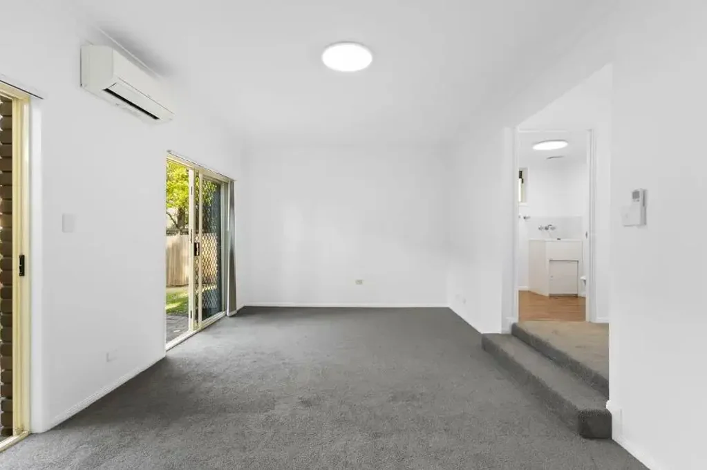 Morningside 3房 新鲜升级，配有宽敞的私人庭院 FRESHLY UPDATED WITH GENEROUS PRIVATE COURTYARD