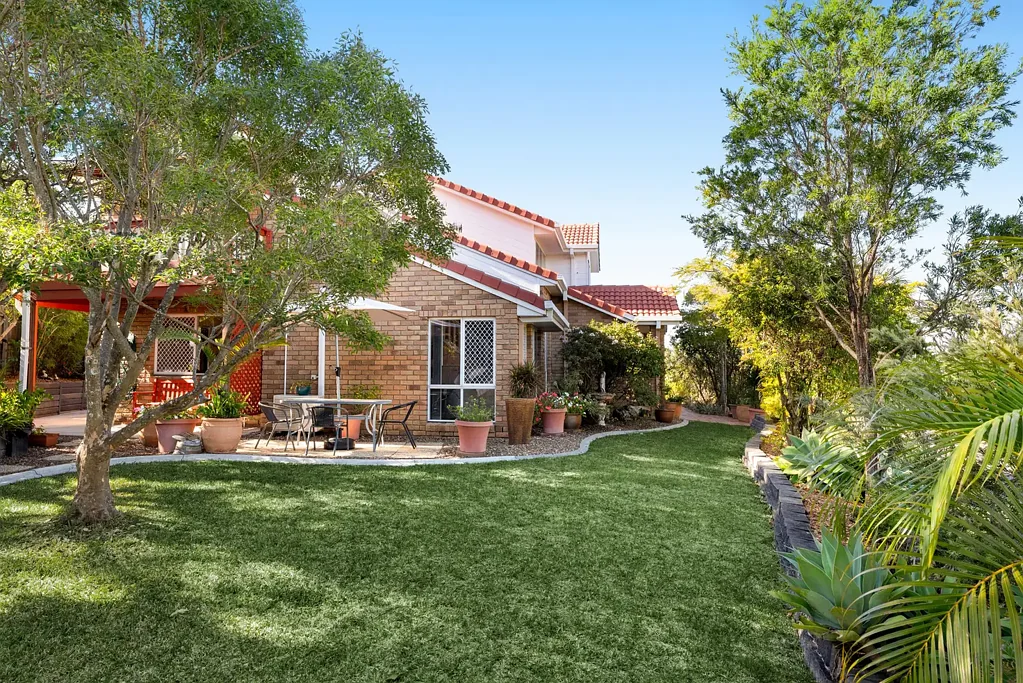 Carina 4બેડરૂમ A Much Loved Hilltop Home with Space, Comfort and Charm