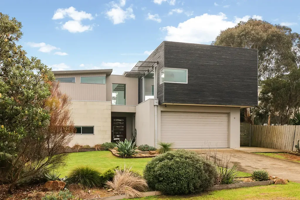 San Remo 5房  Elevated Coastal Living With Views, Poolside Luxury & Separate Studio