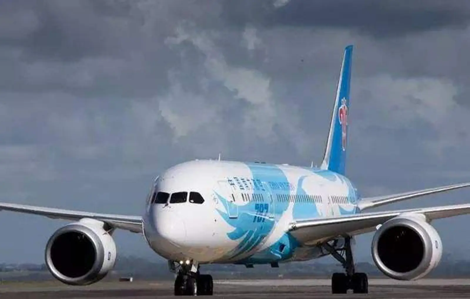 航空公司及旅行社没有及时通知航班被取消奥克兰男子要求赔偿|LVMH旗下美妆连锁店Sephora进军新西兰|苹果新增新Emoji