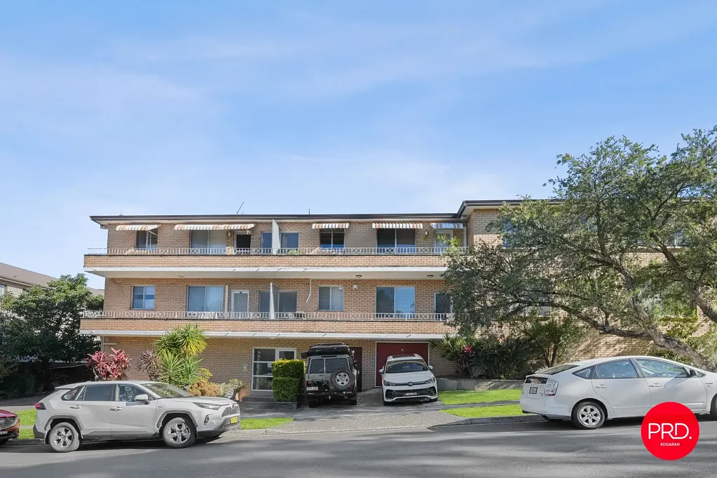 South Hurstville 2 Slaapkamer Privately Positioned Top Floor Apartment in Boutique Block of Six