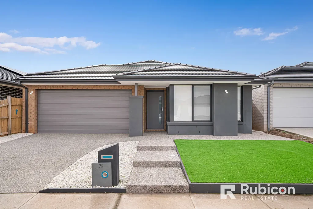 Luxury Family Home at 76 Slinky Street, Deanside - $580 per Week