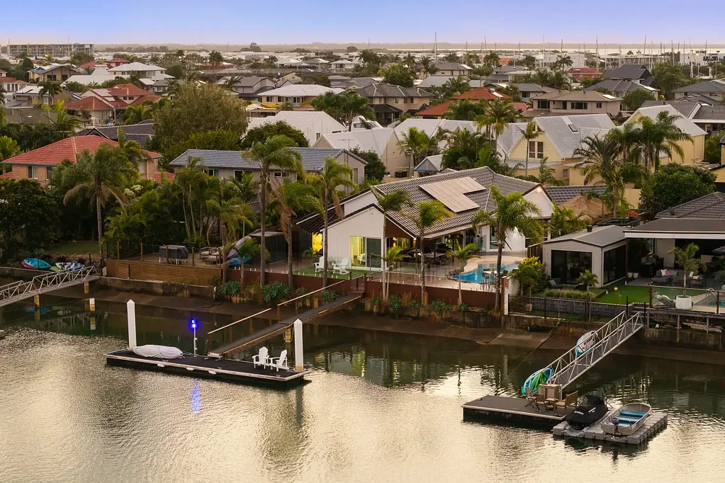 Newport 4 Bedroom RESORT INSPIRED OUTDOOR WITH WIDE WATER FRONTAGE