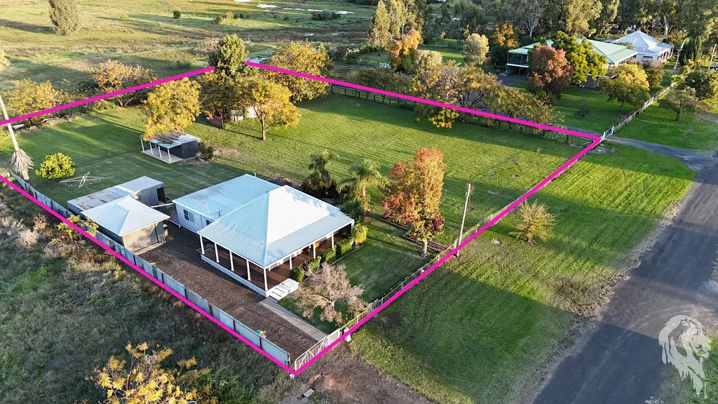 Narrabri 3ਬੈੱਡਰੂਮ DON'T FEEL HEMMED IN WITH THIS GORGEOUS HOME & SHEDS!