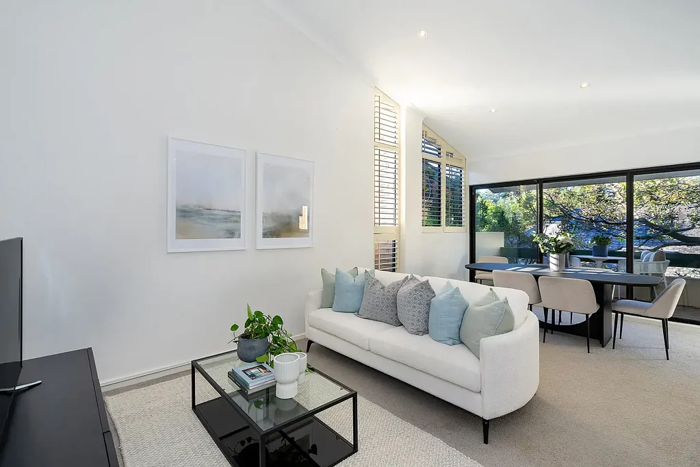 Bright and Spacious Wollstonecraft Apartment. Ideal for Entertaining and Lifestyle Living