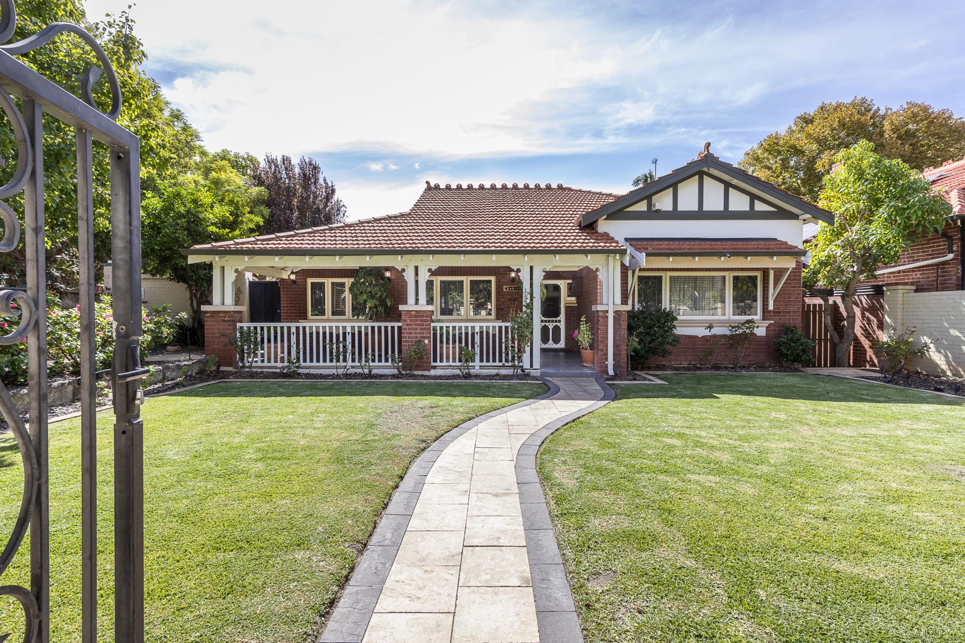 8 ALMONDBURY RD, MOUNT LAWLEY WA 6050, 0部屋, 0バスルーム, House