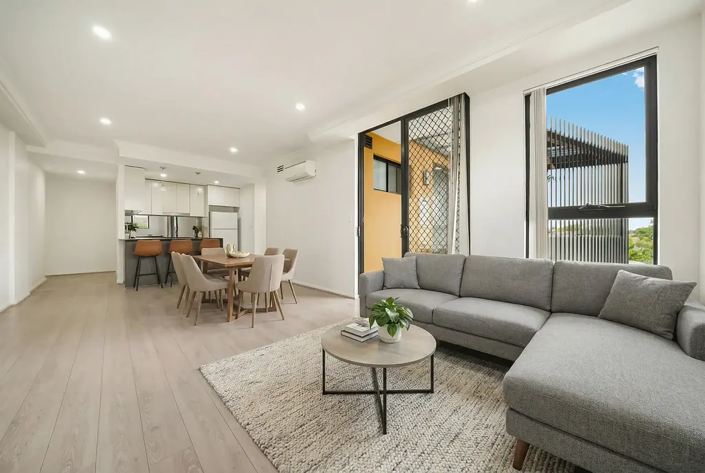 Wentworthville 2房 步行即达车站商店学校 近新精品楼 宜人景致 时尚石材厨房 明亮起居区 全屋木地板 现代浴室 安全系统 高租约收益 Modern Apartment in Prime Location – Walk to Station