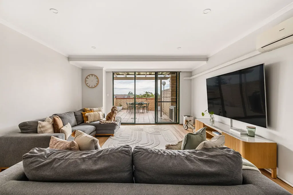 Renovated top-floor home & city views in 'The Wilshire'