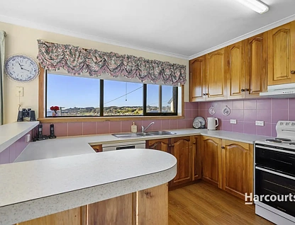 18 Kelvin Street, Penguin, TAS 7316, 4 कमरे, 2 बाथरूम, House