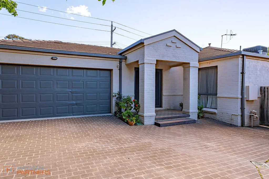 Chifley 3房  Space to slow down, with reserve just outside your door