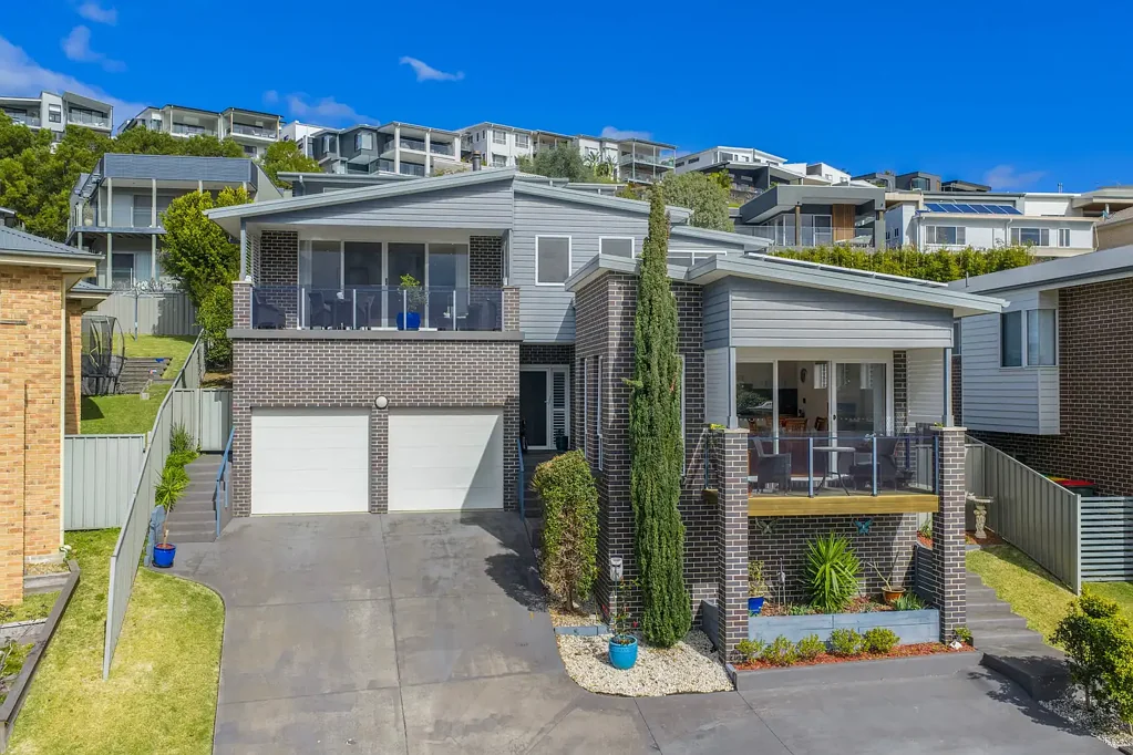 Kiama 5 Bedroom Spacious Family Living with Dual Occupancy Versatility