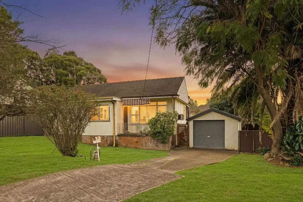 Guildford 3ਬੈੱਡਰੂਮ Rare Opportunity with Impressive 26m Wide Rear Boundary