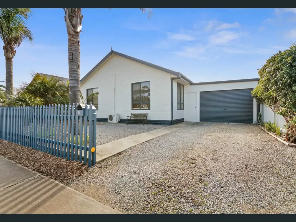Charming 3 bedroom home in a convenient coastal location