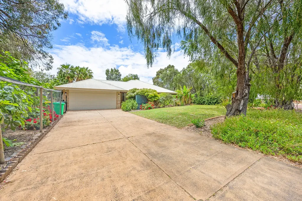 4 Hornibrook Road, Dalyellup, WA 6230