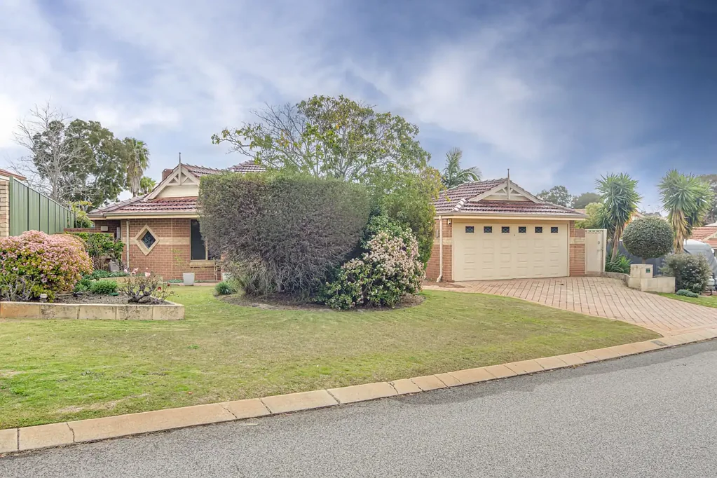 4 Woodbury Mews, Landsdale, WA 6065