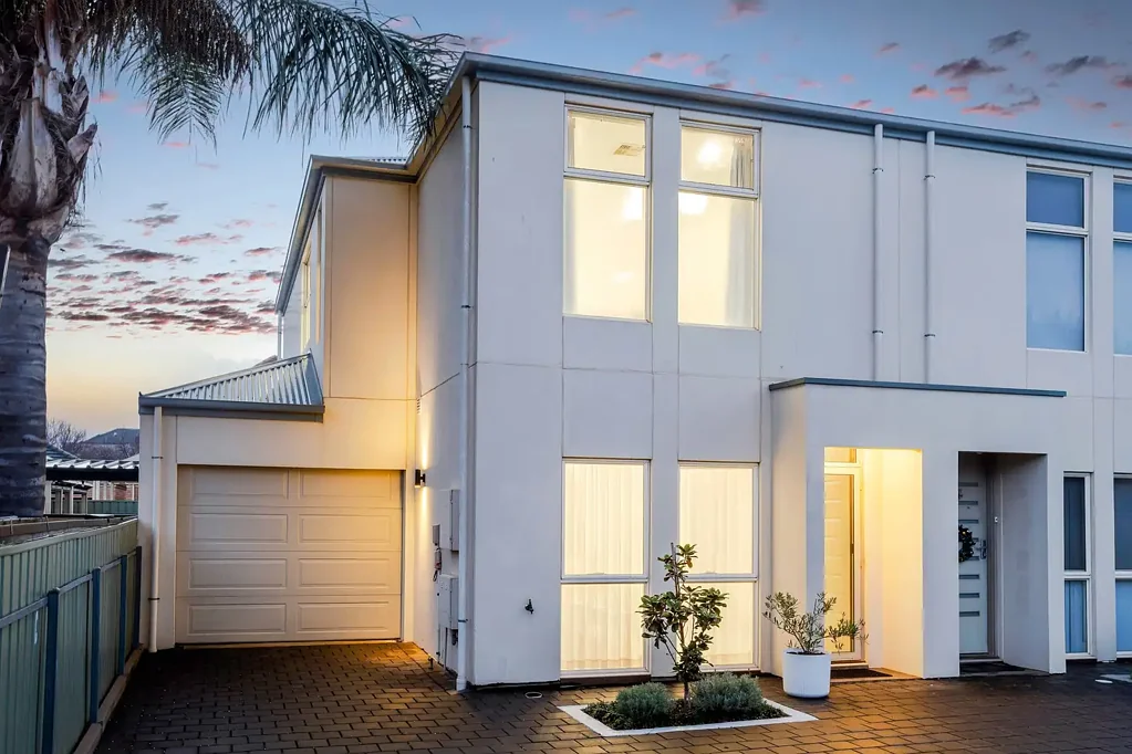 Richmond 3部屋 Contemporary Family Excellence in a Blue-Chip City-Fringe Location
